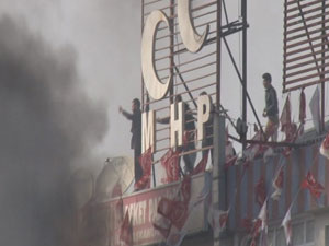 MHP binasına saldırı!