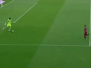 Varşova kalecisi öyle bir hata yaptı ki...