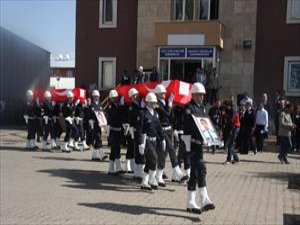 Bingöl’de şehit düşen iki polis memleketlerine uğurlandı