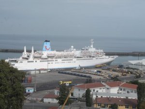 Trabzon Limanına 1 günde 3 gemi...