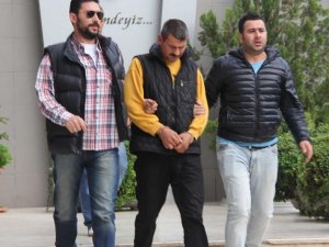 Arkadaşını bıçakladı ve...