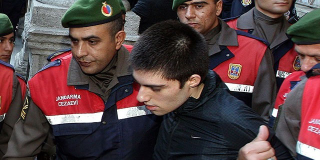 Çamaşır ipini 3 kez dolamış 2 kez de sıkmış!