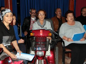 Sakatlar derneğinde konser hazırlığı