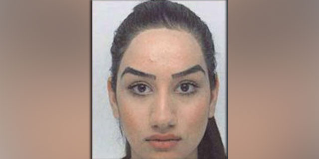 Burka giyip, ortadan kayboldu