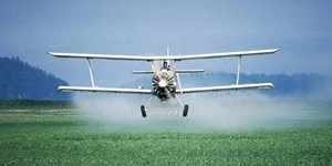 İlaçlama uçağı düştü, pilot yaralı!