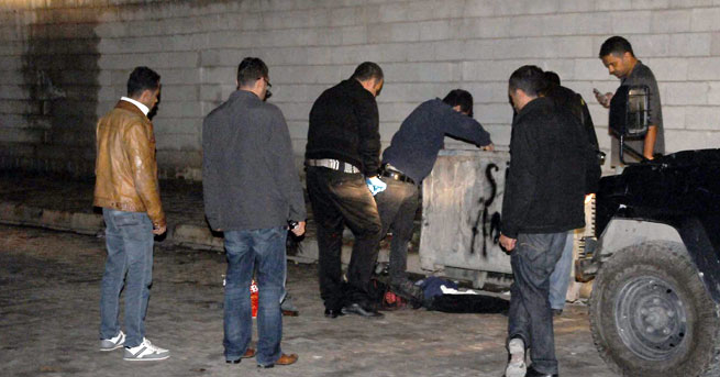 Suriyelilerin çöpe attığı çantadan tüfek çıktı