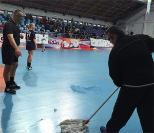 Spor kenti Trabzon'un çatısı akıtıyor!