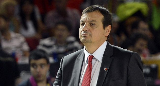 Oyuncusu Ataman'a havlu fırlattı!