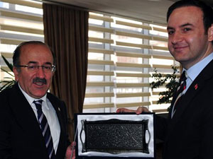 Başkonsolos Temizkan'dan Gümrükçüoğlu'na ziyaret