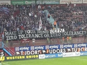 Taraftardan UEFA'ya gönderme!