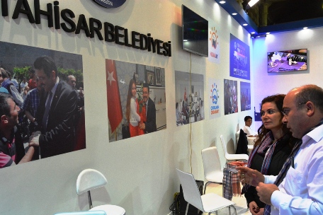 Hülya Polat 2 metrelik kemençeyi çalamadı