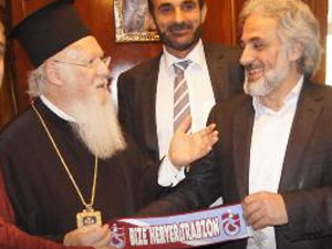 Bartholomeos'a "Bize her yer Trabzon" atkısı