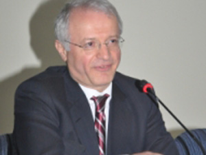 Trabzon'da yazarlar birbirine girdi