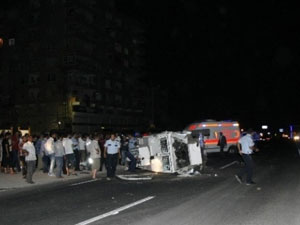 Polis aracı devrildi