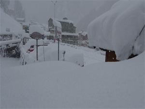 Ayder'i kar kapladı