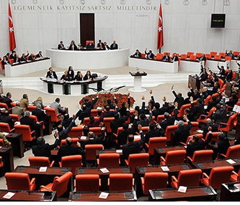 Akademik personele zam tasarısı yasalaştı