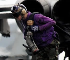 Jet yakıtıyla çalışan telefon bataryası