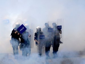 Polis molotof atana karşı silah kullanabilecek!