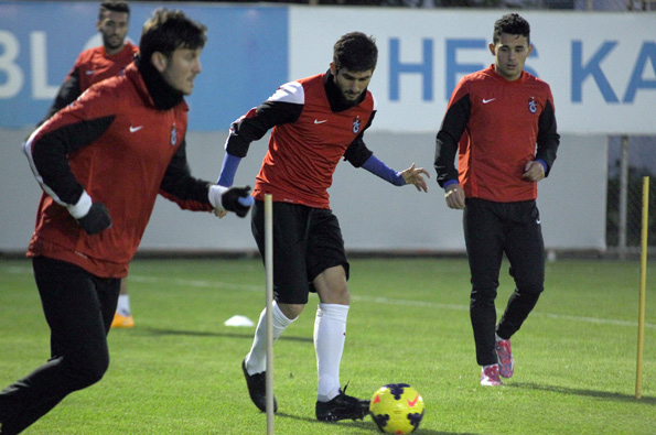 Akşam ki antrenmana hoca çıktı mı?