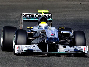 Rosberg, Hamilton'a geçit vermedi