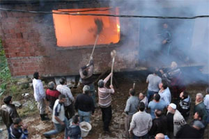Rize'de ev kül oldu