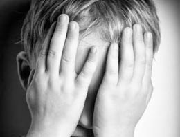 Şok olay! 4 erkek çocuk, bir erkek çocuğuna...