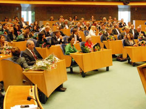 Türk Vekiller ihraç edildi oylar düştü