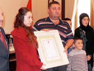 Genelkurmay'dan şehit eşine ev bağışlayan sıvacıya davet