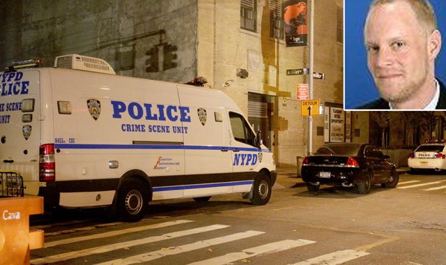 Bankacının boğazı kesildi