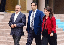 Yeni İmralı heyeti pazar günü Öcalan ile görüşecek