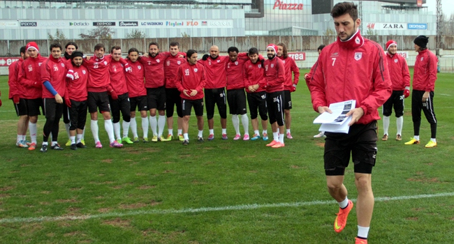 Samsunsporlu futbolcular tepkili