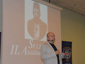 Yazar Uğurluel Abdülhamit'i anlattı