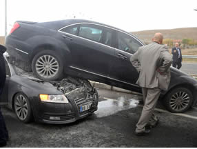 MHP Genel Başkanı Bahçeli'nin konvoyunda kaza