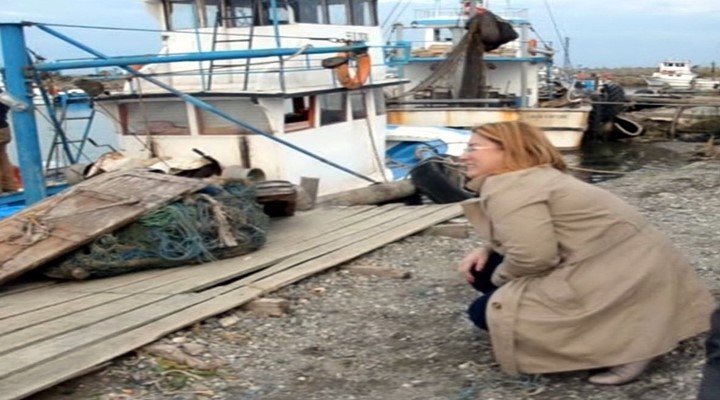 Babasına ağıt yaktı