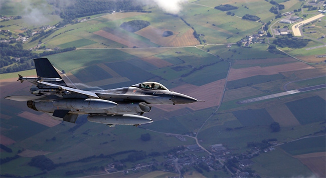 Ege'de F-16'lara taciz