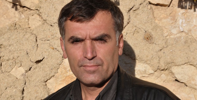 İçindeki his kardeşine yöneltti