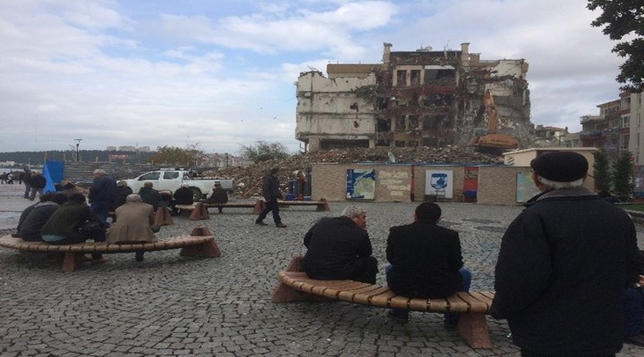 Film izler gibi seyrettiler