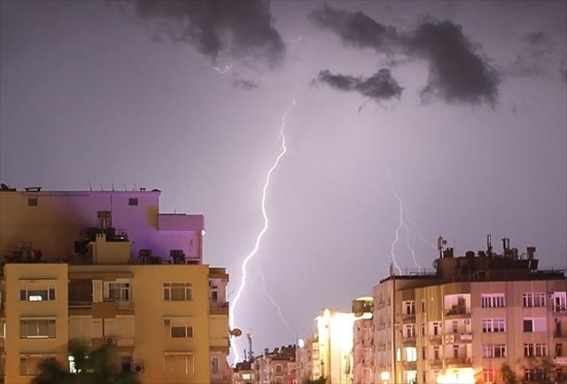 Antalya'da kuvvetli yağış