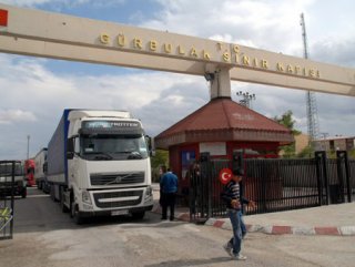 Türk TIR'larının İran'a geçişi başladı