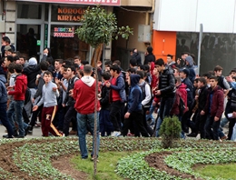 Kavgaya giden 300 liseliyi polis durdurdu