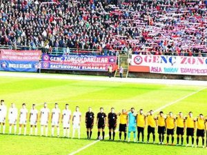 İstiklal Marşı'nda asker selamı verdiler