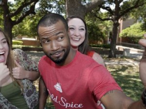 Selfie'lerde çirkin çıkmanızın sebepleri