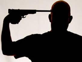 Silahı şakağına dayadı ve...