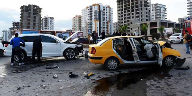 Servet Çetin trafik kazası geçirdi!