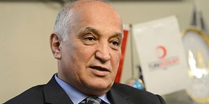 Kızılay'a kan veremediğini ancak alabildiğini söyledi.