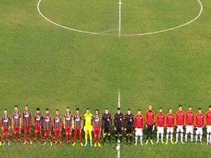 Diyarbakır'da İstiklal Marşı ıslıklandı