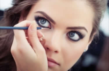 Gözleri iri gösteren makyaj tüyoları