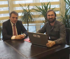 ’Sabahları annemin köy sütünü ısıtır,  içine iki kaşık bal çalarım’