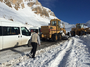 Mahsur kalanlar kurtarıldı...