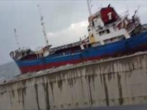 Gemi karaya oturdu!